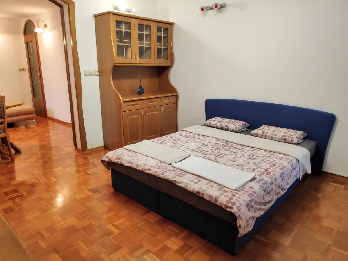 Apartsun Hotel Zgornji Brnik Екстериор снимка